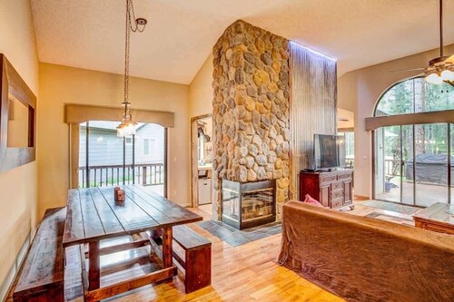 The Amen Corner - 279 Tamarack Ct