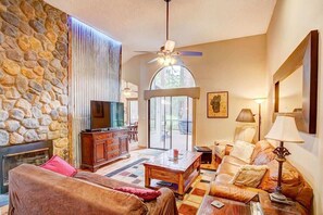 Televisión de pantalla plana, chimenea