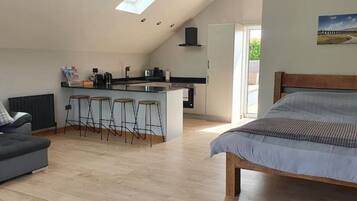 1 chambre, fer et planche Ă repasser, Wi-Fi gratuit, draps fournis