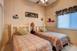 3 bedrooms, iron/ironing board, internet, bed sheets