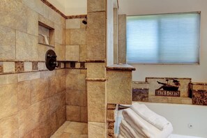 Badewanne, Haartrockner, Handtücher