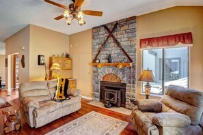 TV, fireplace, DVD player