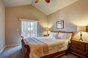 4 bedrooms, iron/ironing board, internet, bed sheets