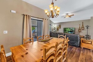 Dining - Stunning on the 17th Fairway - 119 Cottonwood Dr (Blairsden)