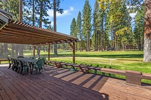 Outdoor dining - Stunning on the 17th Fairway - 119 Cottonwood Dr (Blairsden)