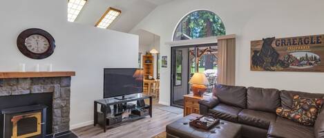 TV, fireplace, DVD player