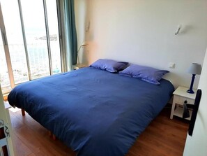 2 Schlafzimmer, Bügeleisen/Bügelbrett
