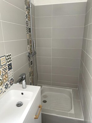 Dusj og hårføner