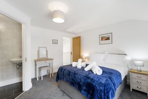 3 chambres, fer et planche à repasser, lit de bébé portatif, Wi-Fi