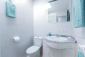 Shower, hair dryer, towels, soap - New apartment with terrace in Costa del Silencio (Arona)
