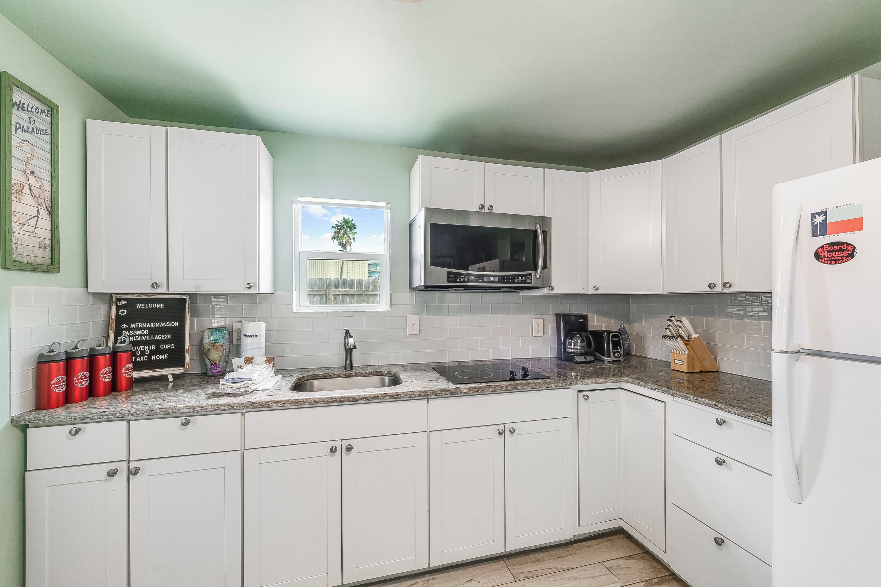 Coffee/tea maker, fridge, microwave, oven
