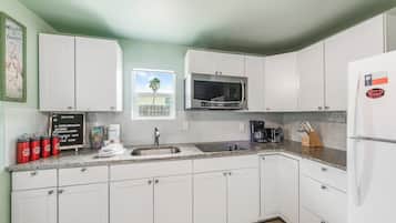 Coffee/tea maker, fridge, microwave, oven