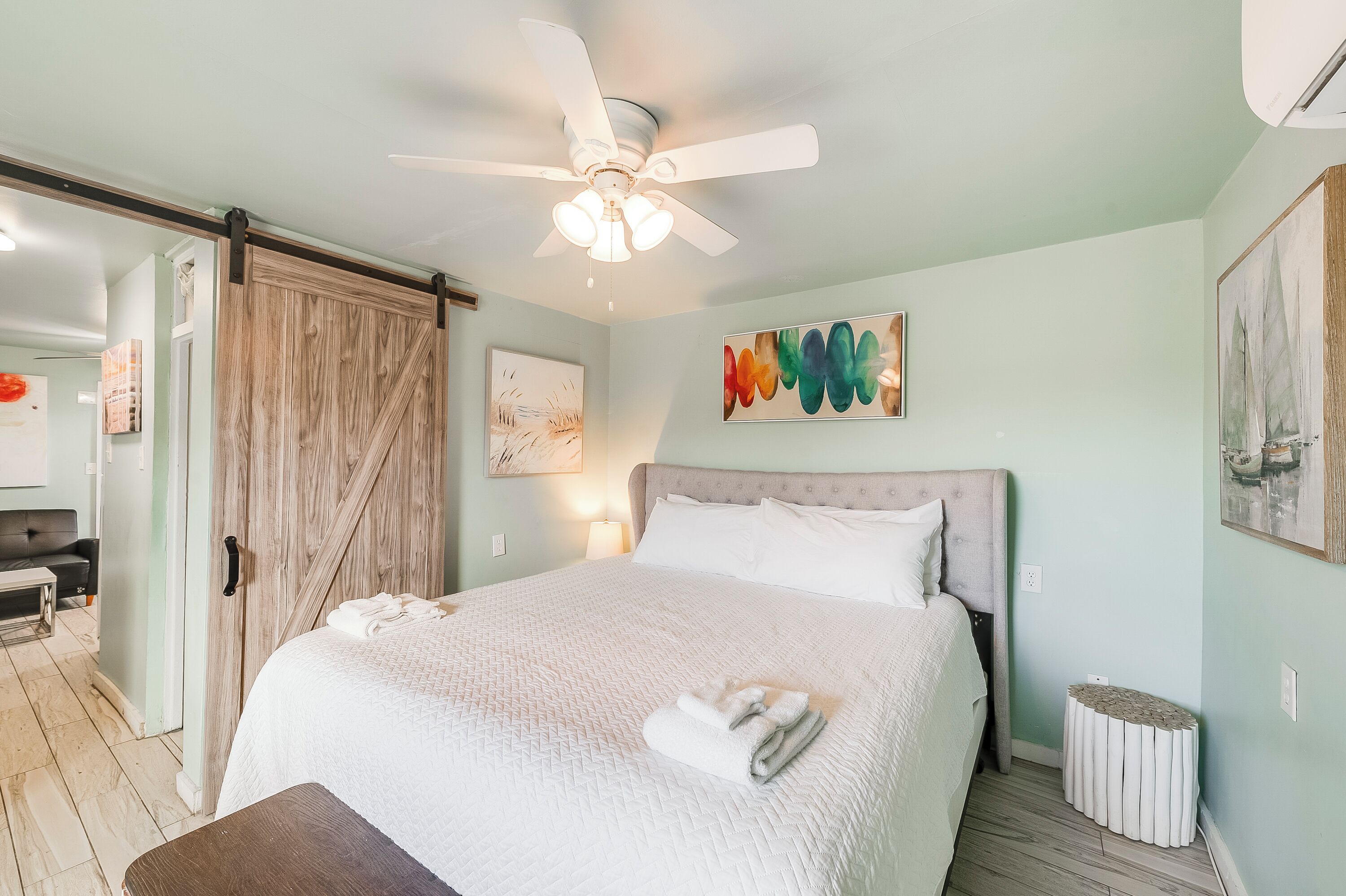 1 soverom, strykejern/-brett, wi-fi (inkludert) og sengetøy