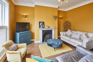 TV, DVD player, books, offices - Host & Stay | One Mulgrave Place (Whitby)