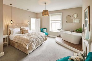 6 Schlafzimmer, Schreibtisch, Bügeleisen/Bügelbrett, Reisekinderbett