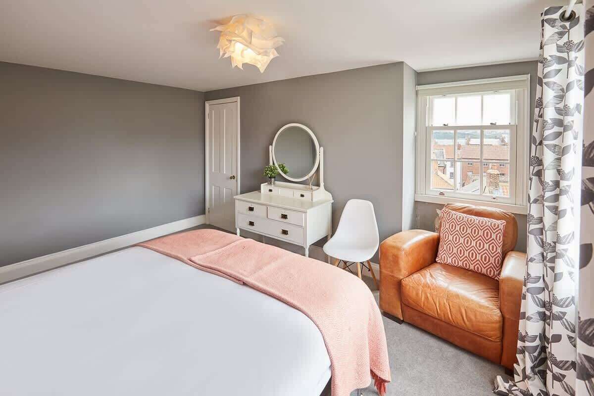One Mulgrave Place, Whitby - Host & Stay