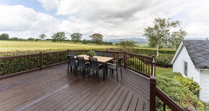 St Michael's : 5 bedroom house with views to the mountains