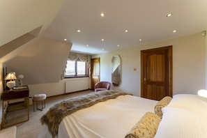 5 bedrooms, iron/ironing board, travel cot, WiFi