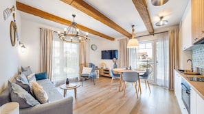 Apartment (3) | Living area | Plasma TV - Apartamenty Sun & Snow Port Krynica (Krynica Morska)