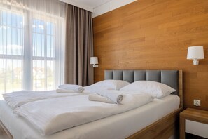 Laptop workspace, iron/ironing board, free WiFi, bed sheets - Apartamenty Sun & Snow Port Krynica (Krynica Morska)