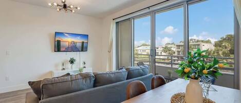 スマートテレビ、暖炉