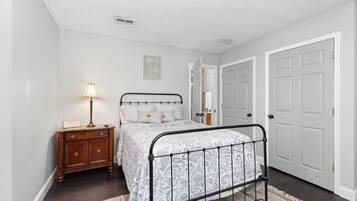 2 chambres, Wi-Fi gratuit, draps fournis