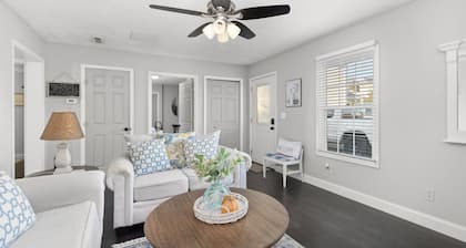 Home Away From Home! Conveniently Located 2 Bedroom Apartment-Close to Lake!