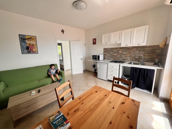 Dining - Sorrento Sunset Home (Meta)