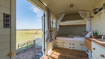 1 bedroom, bed sheets