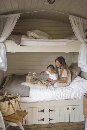 1 bedroom, bed sheets