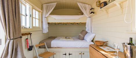 1 bedroom, bed sheets