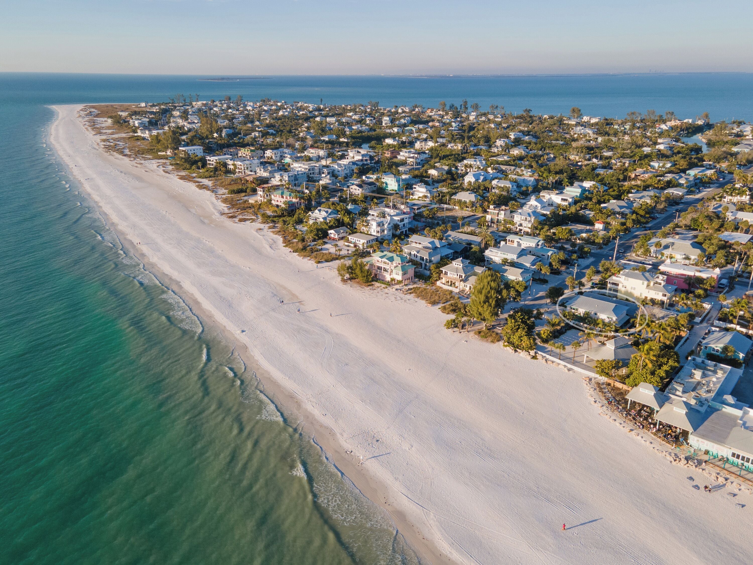 Beach nearby, sun-loungers, beach towels