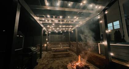 ★HOT TUB in UPTOWN w/ KING BED ♥ KARAOKE & GAMES★