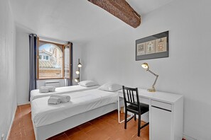 2 chambres, fer et planche à repasser, Wi-Fi gratuit, draps fournis