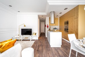 Interior - Curcumin Gold Apartment, AC, Wifi !new! (Lisboa)