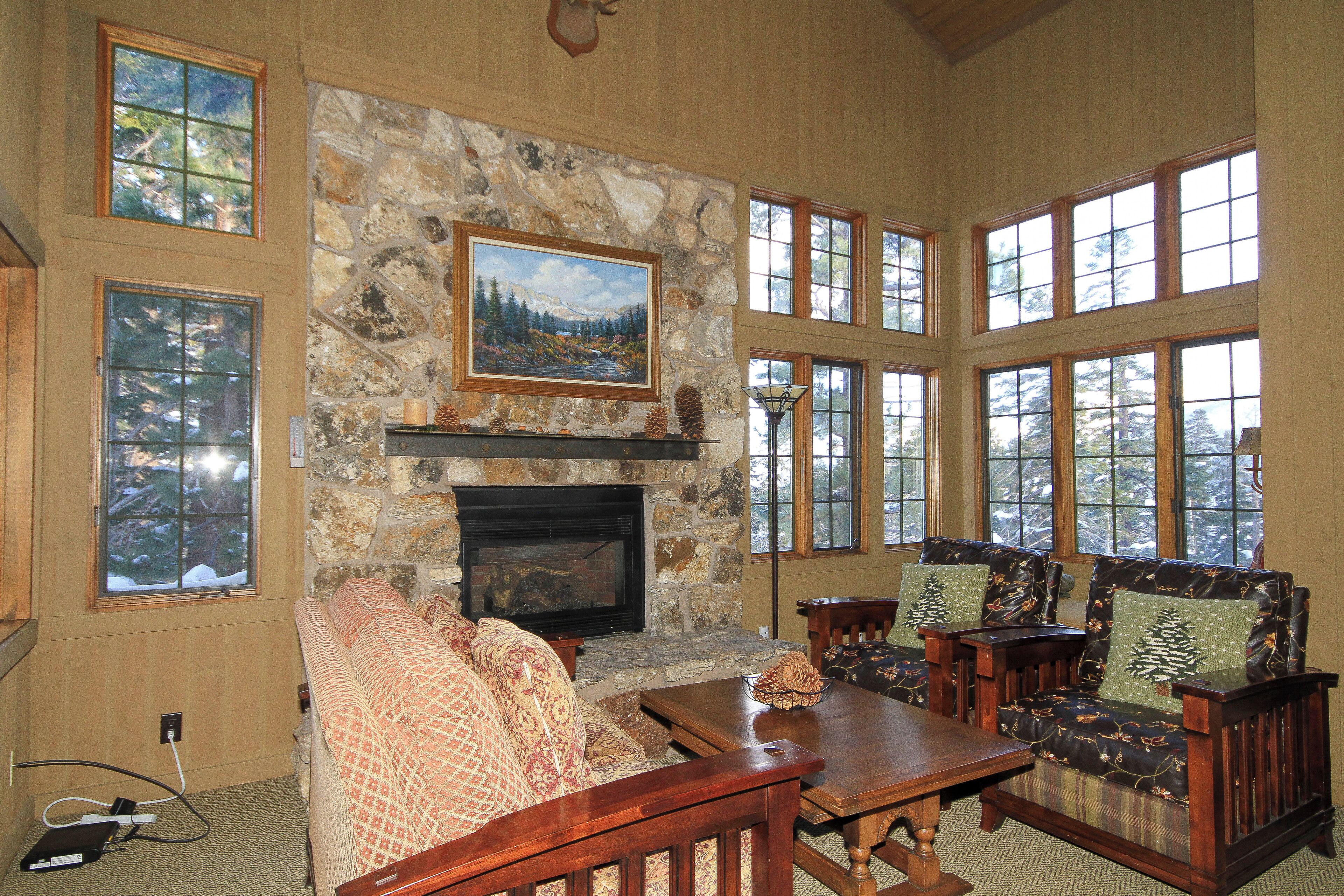 Een smart-tv en een open haard