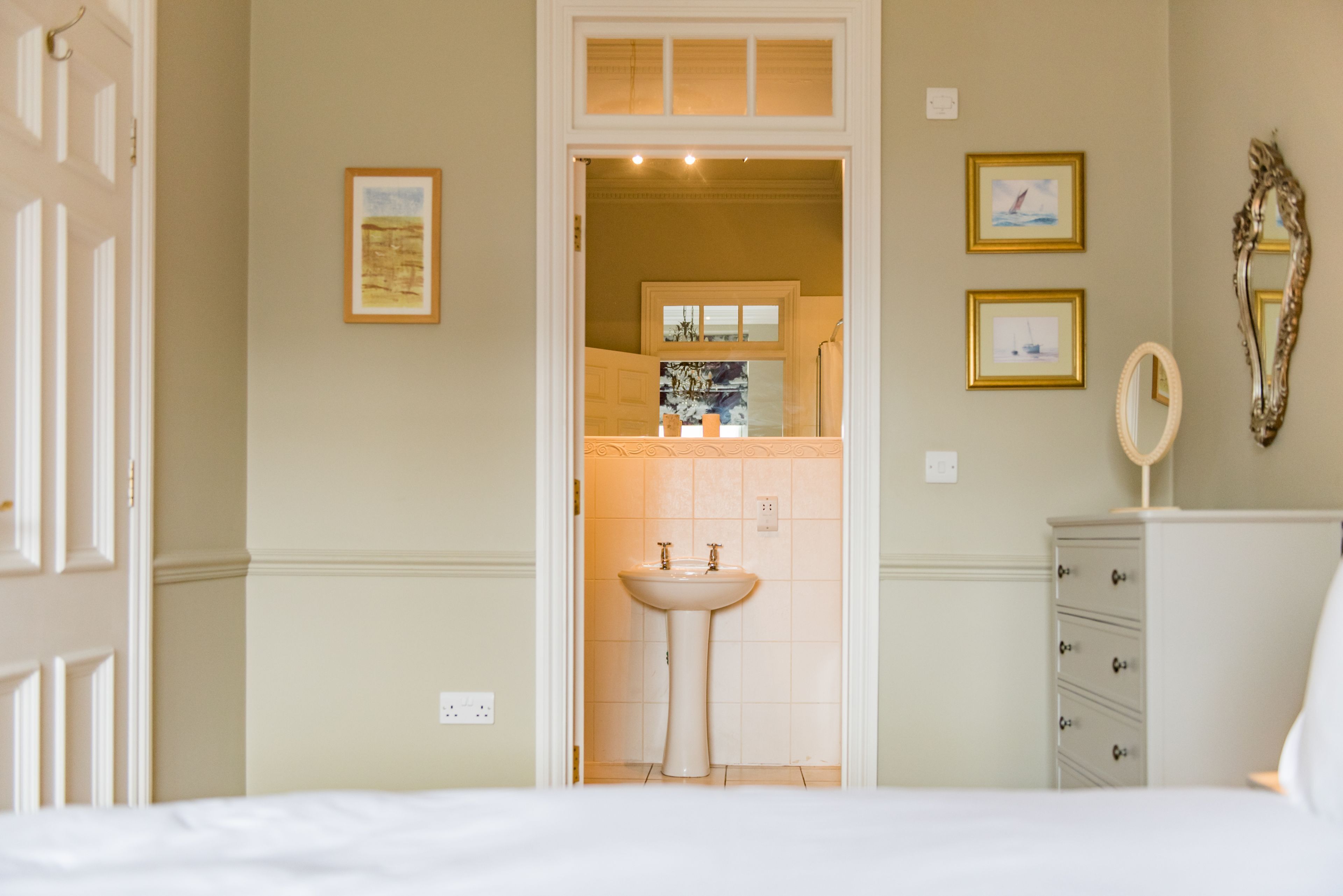 3 bedrooms, desk, iron/ironing board, WiFi