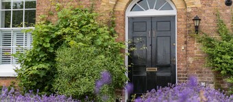 Wonderful seaside holiday home, with sea views.