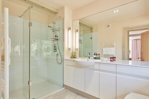 Hair dryer - Beach View - Luxury Cottages (Pembroke)