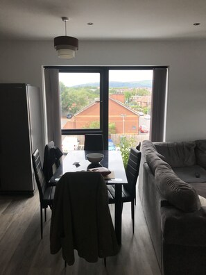 Appartement, 2 grands lits | Salle de séjour