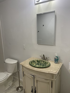 Bathroom - Red farm house couple miles from Walmart and hiking (Yuma)