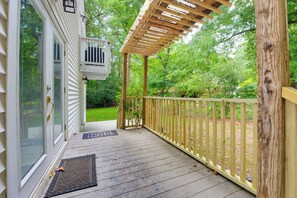 Property grounds - Cozy Cary Abode ~ 10 Mi to Downtown Raleigh! (Cary)