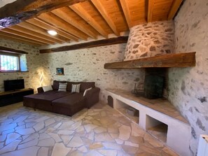 Smart TV, fireplace - Gîte le Pargagnat (Préchac)