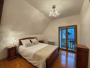 4 chambres, fer et planche à repasser, lit parapluie, Wi-Fi gratuit