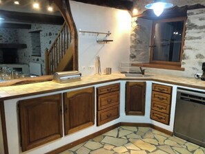 KĂŒhlschrank, Mikrowelle, Ofen, Herdplatte