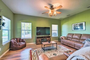 TV, table football - Lovely Hawthorne Home w/ Private Boat Dock! (Hawthorne)