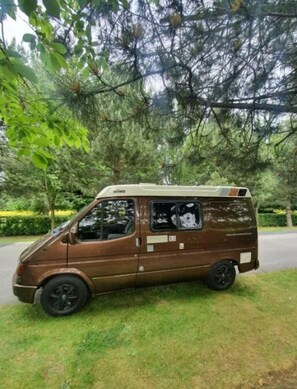 Property grounds - Retro Campervan Hire Scooby (Leinster)