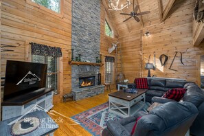 Smart-TV, peis og bøker