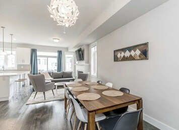 Dining room seating for 8.