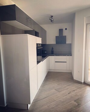 Kühlschrank, Ofen, Herdplatte, Geschirrspüler